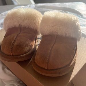 UGG slippers brown w/coquette